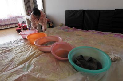 莱阳楼上漏水，住户失联，小区没物管，业主维权难！律师来支招……
